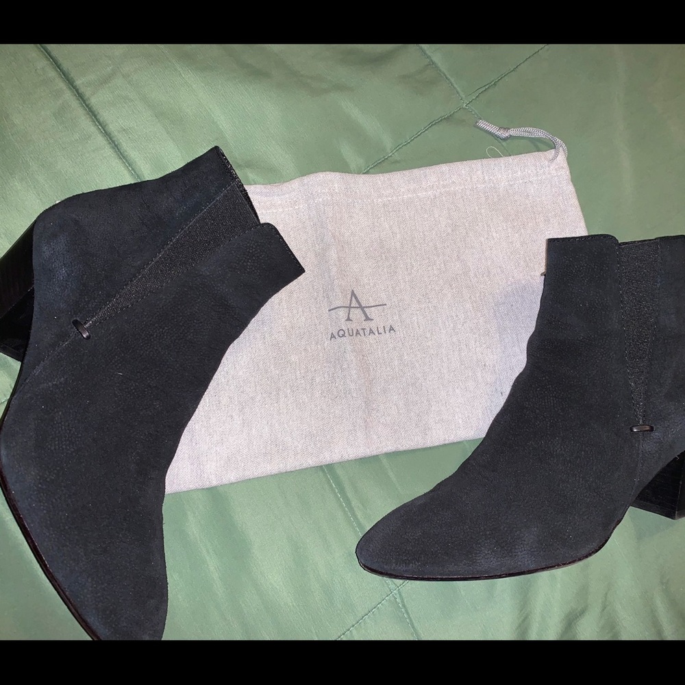 Aquatalia faylynn black suede booties